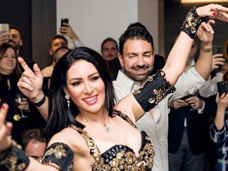 اضغط لمشاهدة الفيديو: شابة مصرية تشعل حفل زفاف مصري برقصها